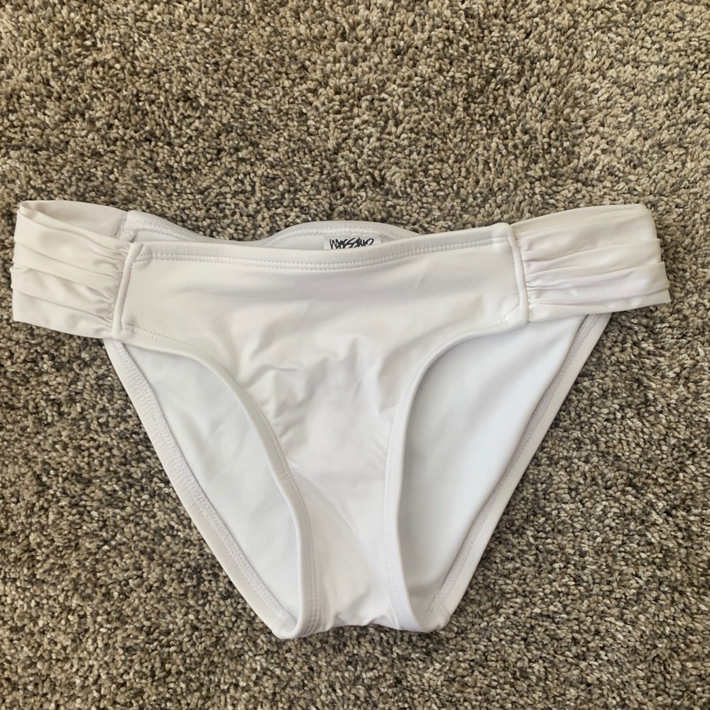 🌟WHITE BIKINI BOTTOMS🌟